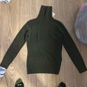 COPY - NEW French Connection Sz M Green Turtleneck